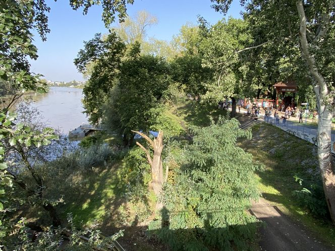 Sytuacja powodziowa we Wrocławiu: Mieszkańcy razem ratują wrocławskie zoo. "Nie chodzi tylko o zwierzęta"