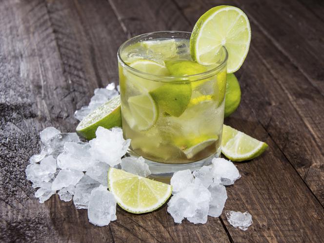 Modny drink na Sylwestra: Caipirinha