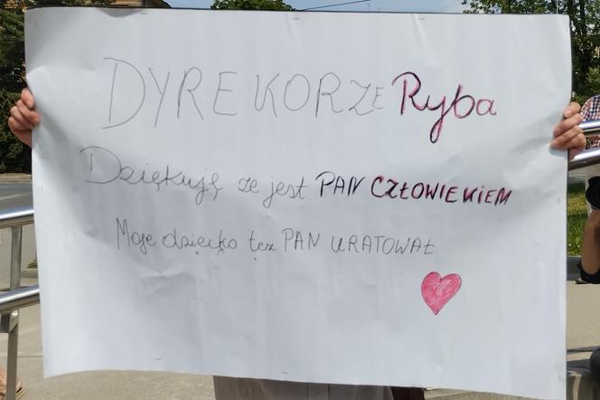 Protest w Tarnowie! Młodzi stanęli w obronie Jana Ryby. "Oddajcie nam dyrektora"