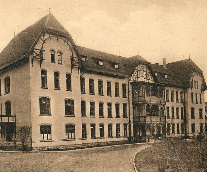 W tym szpitalu dawniej leczono tylko mężczyzn. Teraz jeżdżą tam pacjenci z całej Polski. Tak kiedyś wyglądał