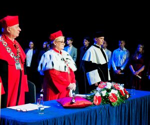 Podczas uroczystej ceremonii inauguracji nowego roku akademickiego 2024/2025 odbyła się tradycyjna immatrykulacja studentów i studentek pierwszego roku.