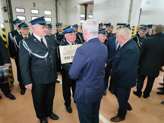 Łomża. Strażacy ochotnicy dostali promesy na zakup wozów strażackich