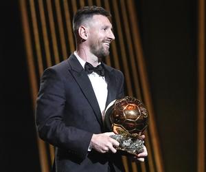 Leo Messi po raz ósmy odebrał Złotą Piłkę! Piękne zwieńczenie kariery? Lewandowski na 12. miejscu [WYNIKI]