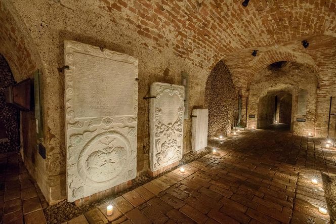 „Morawski Manchester” leży zaledwie kilka godziny drogi z Małopolski. Ma drugie największe katakumby w Europie