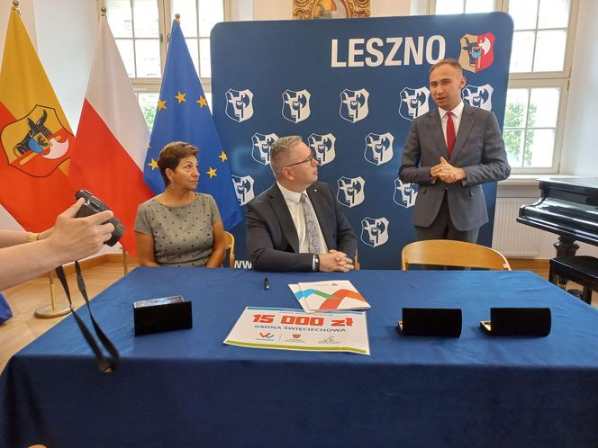 W Lesznie podpisano umowy o przyznaniu dofinansowań z programu „Wielkopolska przyjazna zwierzętom”