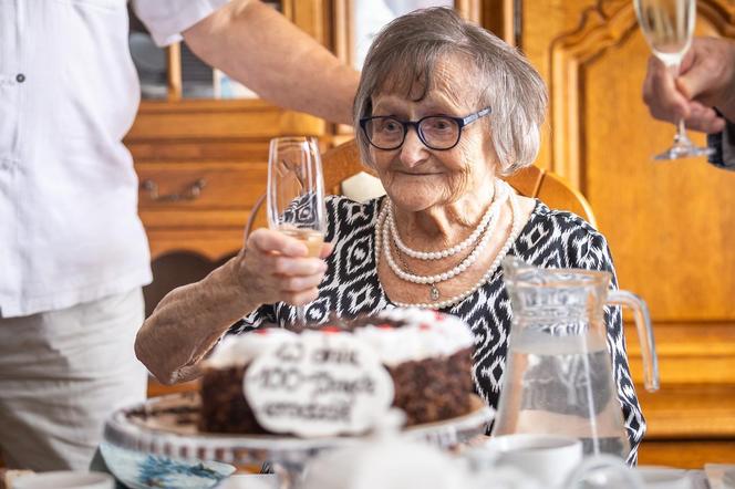 Pani Apolonia urodziła się w woj. świętokrzystkim, a od 1973 roku mieszka w Toruniu