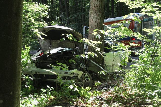 Koszmarny wypadek w powiecie kołobrzeskim. Nie żyje jedna osoba, troje dzieci w szpitalu