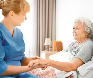 Dodatki i zasiłki dla seniorów wymagających opieki