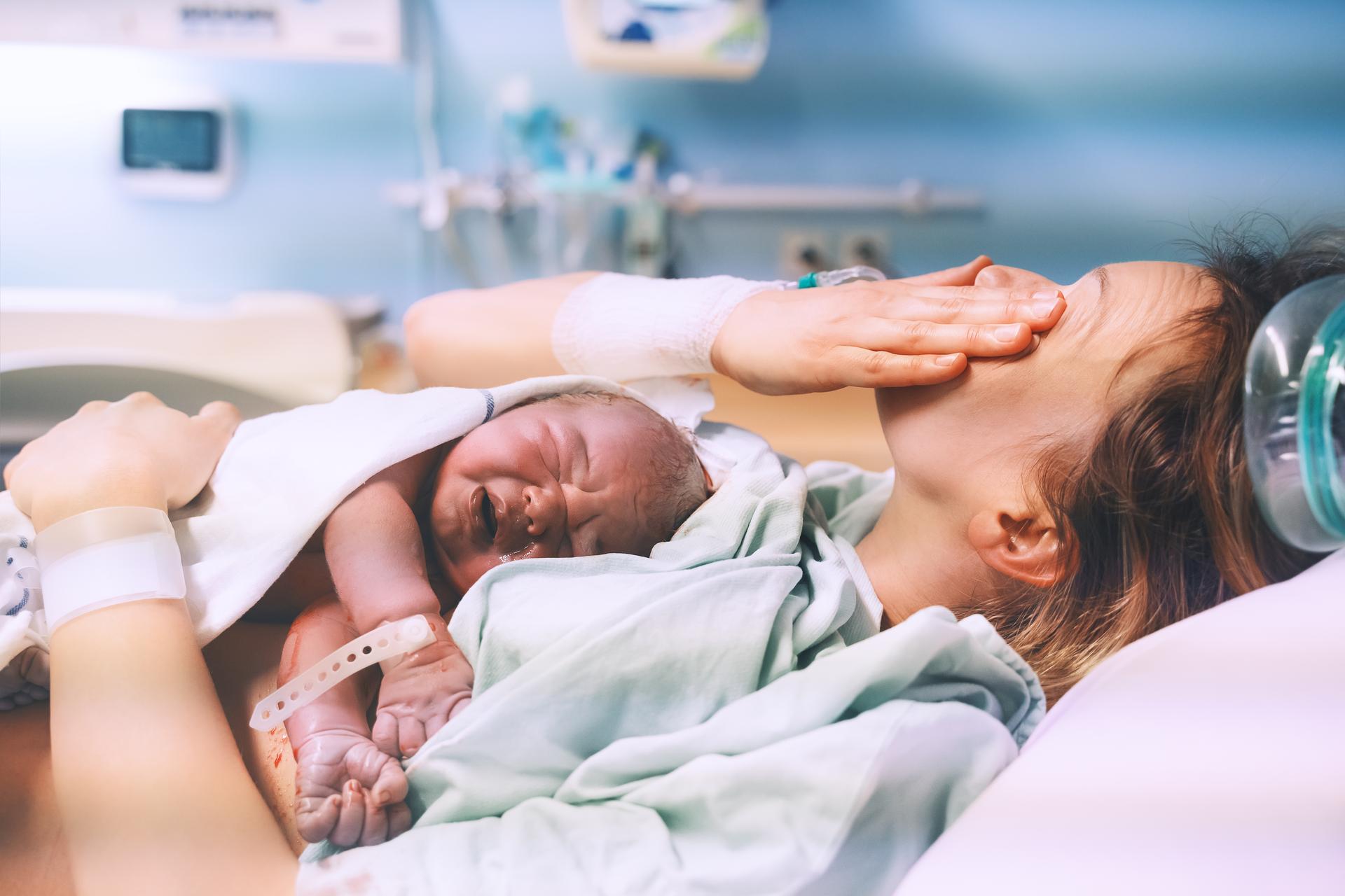 Poród naturalny bez cenzury. Oto metody, które pomogą ci urodzić bez leków  i znieczulenia - Mjakmama.pl