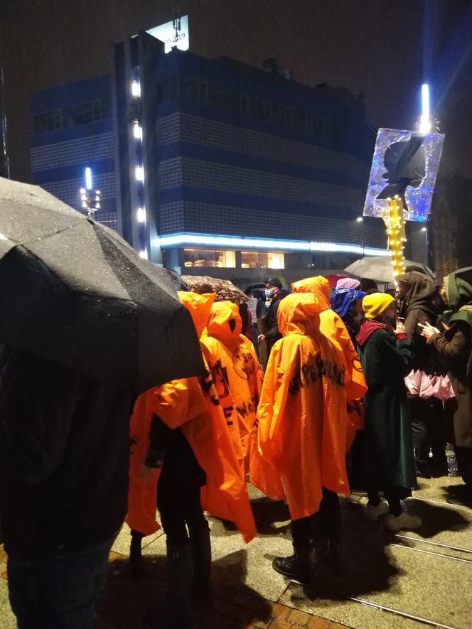 Wojedzówki strajk kobiet w Katowicach. Gigantyczne tłumy na rynku. "To jest WOJNA" [ZDJĘCIA]