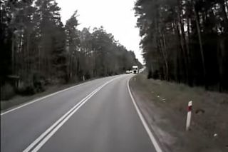 Tir jechał na zderzenie z autobusem pełnym pasażerów. O krok od tragedii na DK 11 pod Tarnowskimi Górami [ZDJĘCIA].