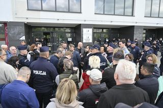 Komornicy na Modlińskiej. Nerwowe starcie przy hali na Białołęce. Ostry konflikt kupców z zarządcą hali