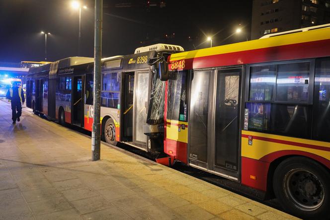 Zderzenie dwóch autobusów miejskich w Warszawie