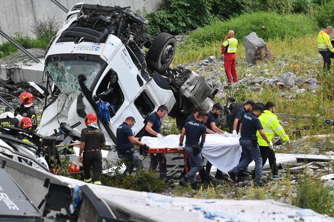 Spadali w autach w 45-metrową przepaść! Katastrofa w Genui - szokujące nowe fakty 