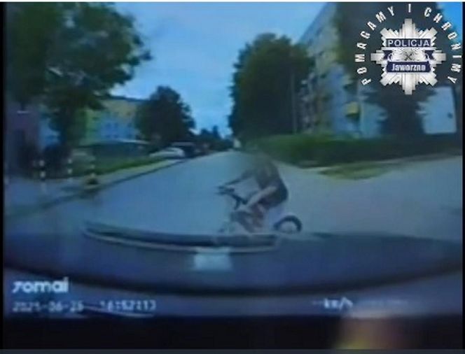 7-latek na rowerze wjechał pod samochód! Dziecko było bez opieki