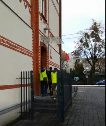 BRUTALNY NAPAD na plebanię w powiecie chełmińskim. Bracia pobili i okradli księdza!