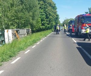   Wypadek autobusu szkolnego na Mazurach. Rannych kilka osób, droga zablokowana!