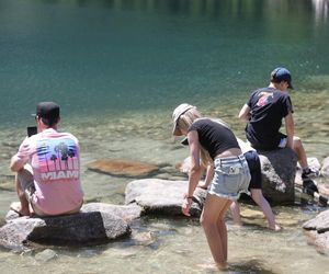 Turyści w drodze na Morskie Oko
