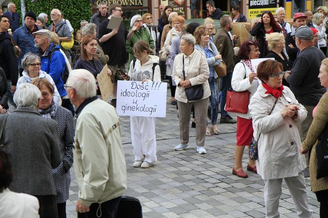 Protesty "Ani Jednej Więcej!" w całej Polsce. Kobiety wyszły na ulice po śmierci Doroty