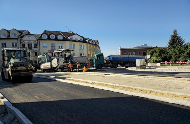 Budowa ronda w Aleksandrowie Kujawskim. Trwają wytężone prace w tym newralgicznym punkcie miasta