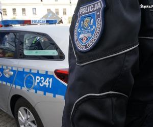Gnała na ruchliwej wiślance pomiędzy autami. Policja zatrzymała poszukiwaną 21-latkę