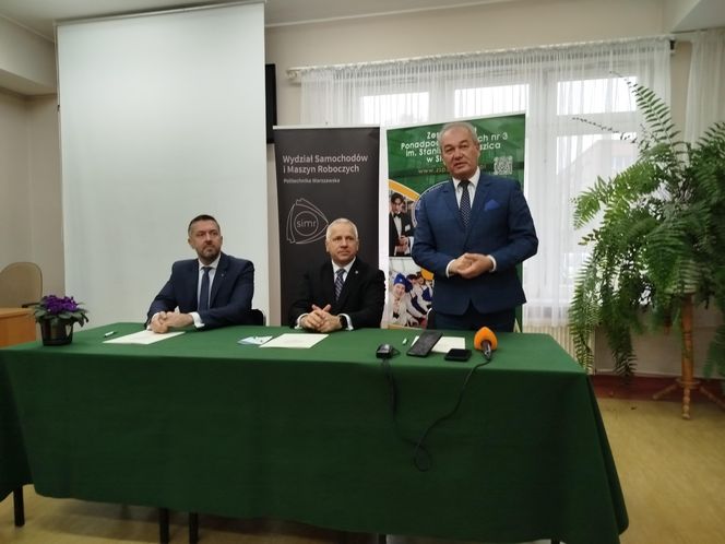 Skorzysta miasto, uczniowie i nauczyciele. Siedlecka „Samochodówka” podpisała umowę patronacką z Politechniką Warszawską