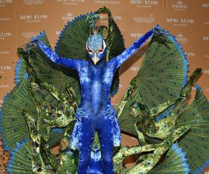 Heidi Klum zapomniała majtek. Fani kpią z jej sukienki. JAk w pociętej folii. Trzeba to zobaczyć! 