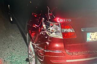 Mistrzyni parkowania z Gniezna zaskoczyła wszystkich. Wjechała na auto stojące obok [ZDJĘCIA]