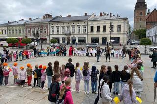 Happening na Rynku na otwarcie Tygodnia Bibliotek w Nowym Sączu