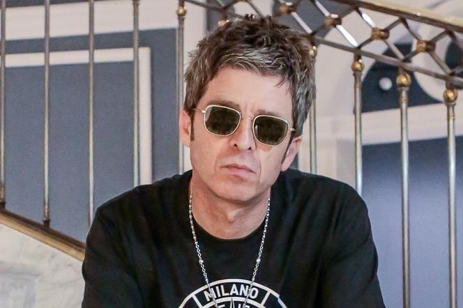 Noel Gallagher w coverze kultowego utworu Joy Division. Fani Iana Curtisa są bezlitośni