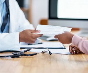 Teraz masz prawo do wyższego wynagrodzenia za chorobę i zasiłku chorobowego - to efekt wzrostu płacy minimalnej