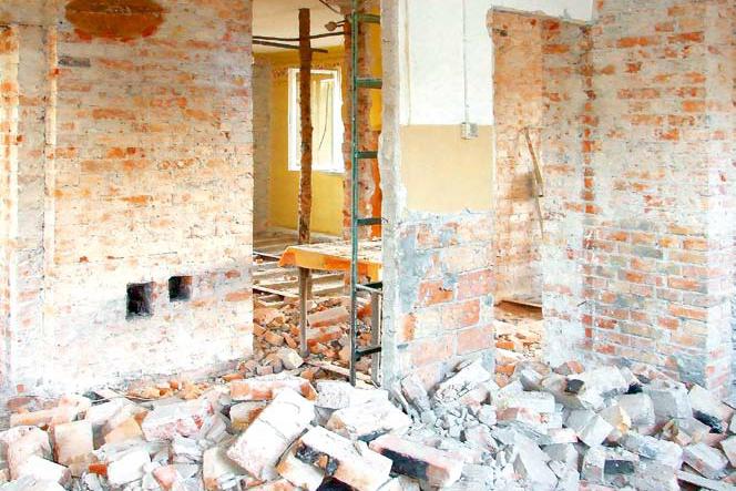Wyburzenie ścian działowych w trakcie rozbudowy domu