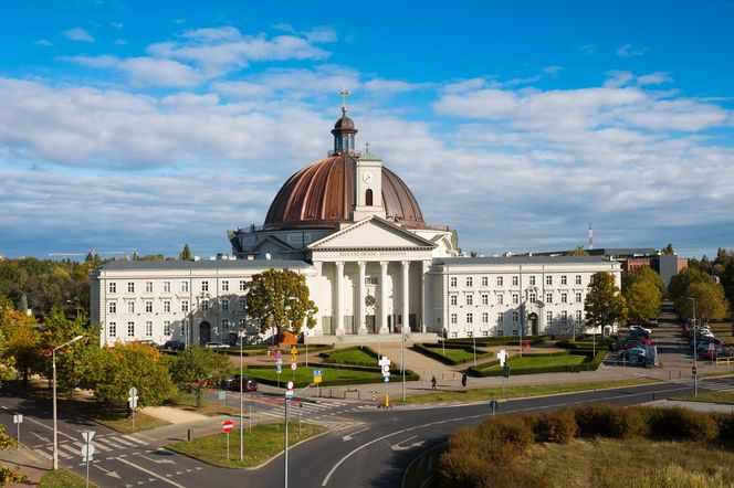 BAR przy Bazylice od tygodni jest już poświęcony, ale wciąż nieczynny. Nie ma pieniędzy na wyposażenie