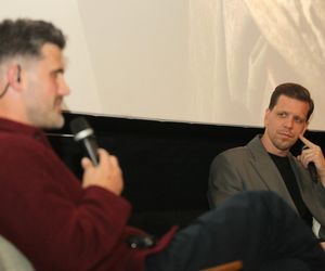 Wojciech Szczęsny z dziećmi na premierze filmu o sobie