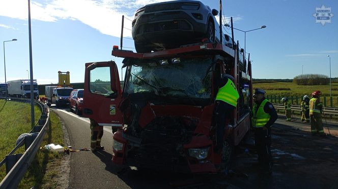 Wypadek dwóch ciężarówek na A4. Jedna osoba ranna, ogromne utrudnienia w kierunku Wrocławia