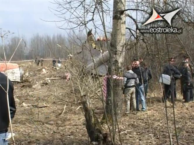 Makabryczne zdjęcia ze Smoleńska - ciała i resztki samlotu - 18+