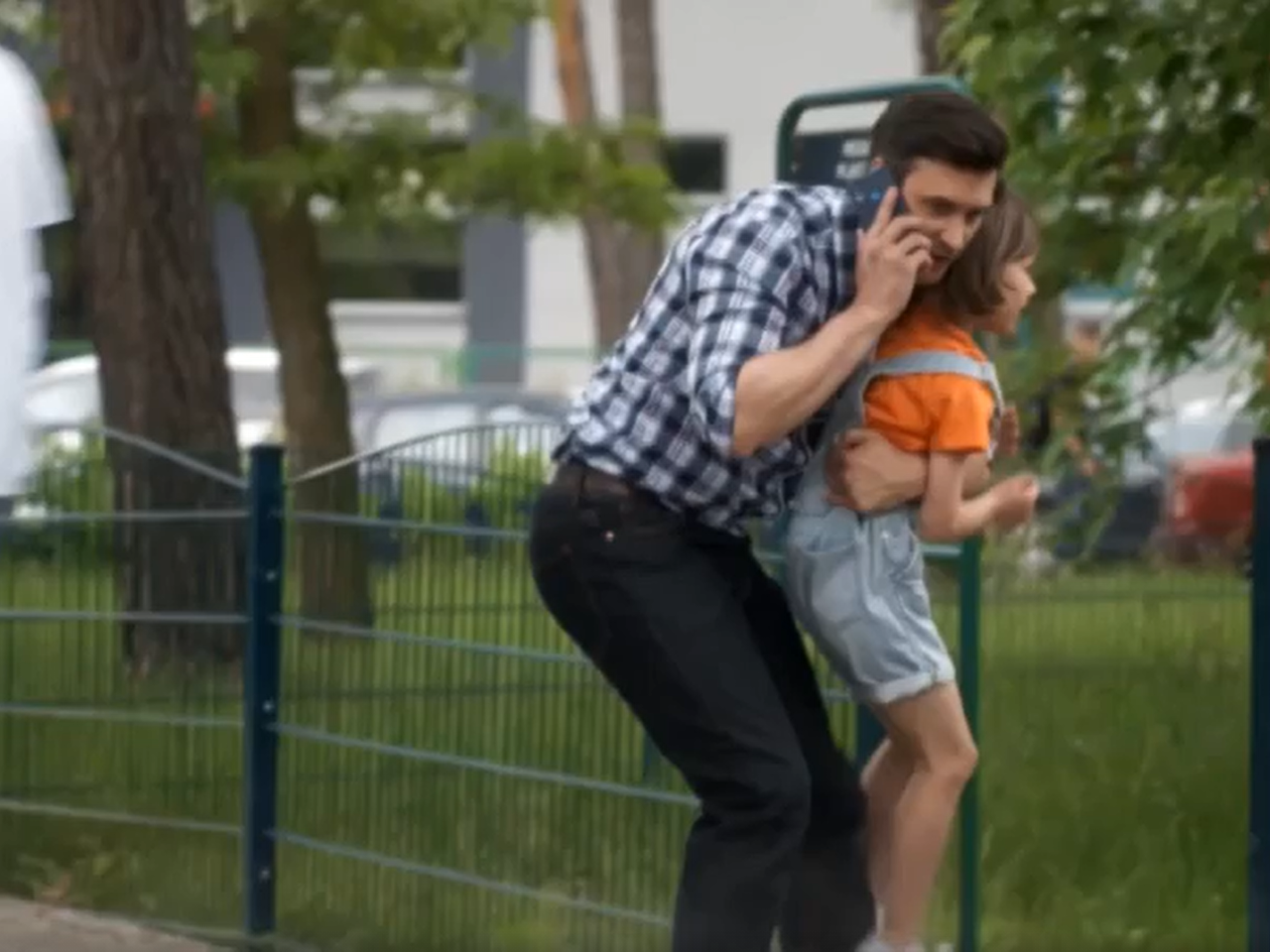 Na dobre i na złe, odcinek 819: Wypadek Kubusia. Radwan zdąży uratować synka w ostatniej chwili – WIDEO