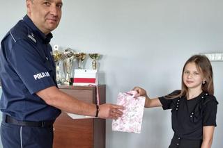 10-letnia Julka z Leszna oddała znaleziony na ulicy portfel. Dostała od policji list i... voucher do kina