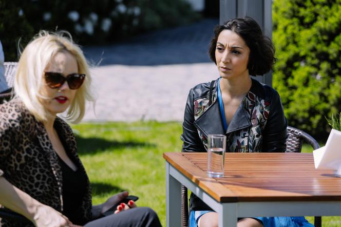 Na Wspólnej odc. 3318. Ilona Zdybicka (Anna Samusionek), kochanka Maksa - Paula (Helena Ganjalyan)