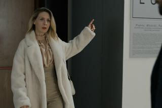 Barwy szczęścia, odcinek 3010. Malwina (Joanna Gleń), marszand (Piotr Czarnecki)