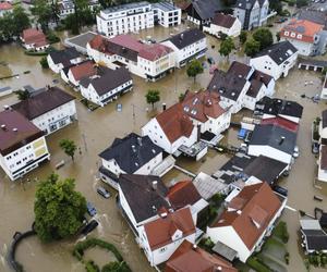 Potężna powódź. Zalane domy i miasta, są ofiary śmiertelne [Zdjęcia]