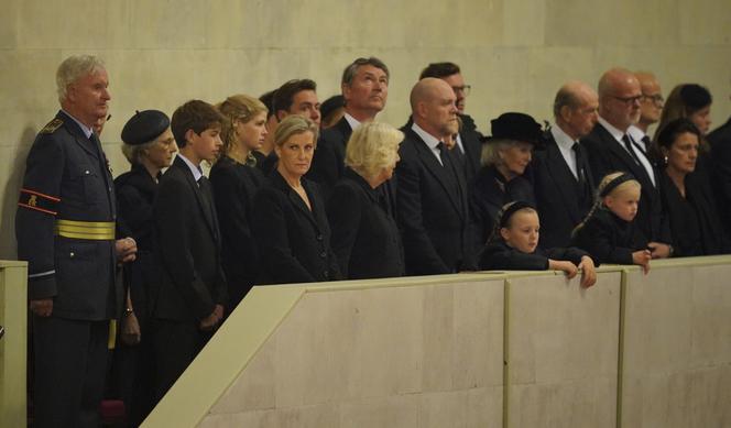 Jak rodzina królewska ubierze się na pogrzeb Elżbiety II?