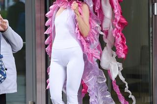 Ramona Rey szokuje na ulicy