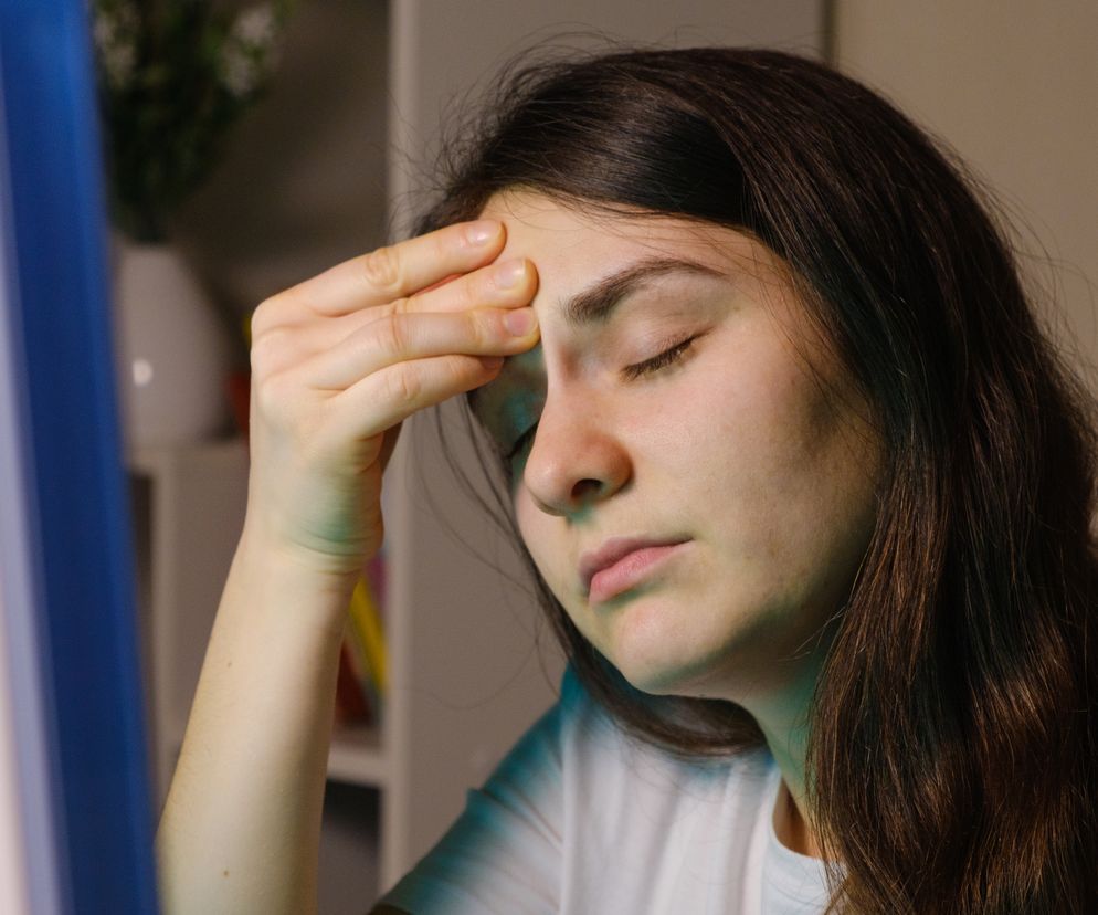Farmaceuta zdradza: tego nie jedz, gdy boli cię głowa. Mogą spotęgować dolegliwości