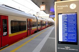 Pasażerowie zauważą praktyczną nowość na 51 stacjach PKP. Jest lista lokalizacji