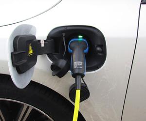 Jak gasi się auta elektryczne? Ekspert zdradza szczegóły 