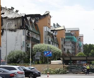 Blok przy ul. Powstańców w Ząbkach po pożarze