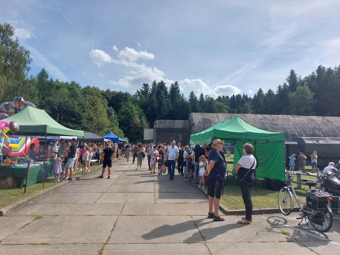 Piknik militarny przy schronie kolejowym w Stępinie 