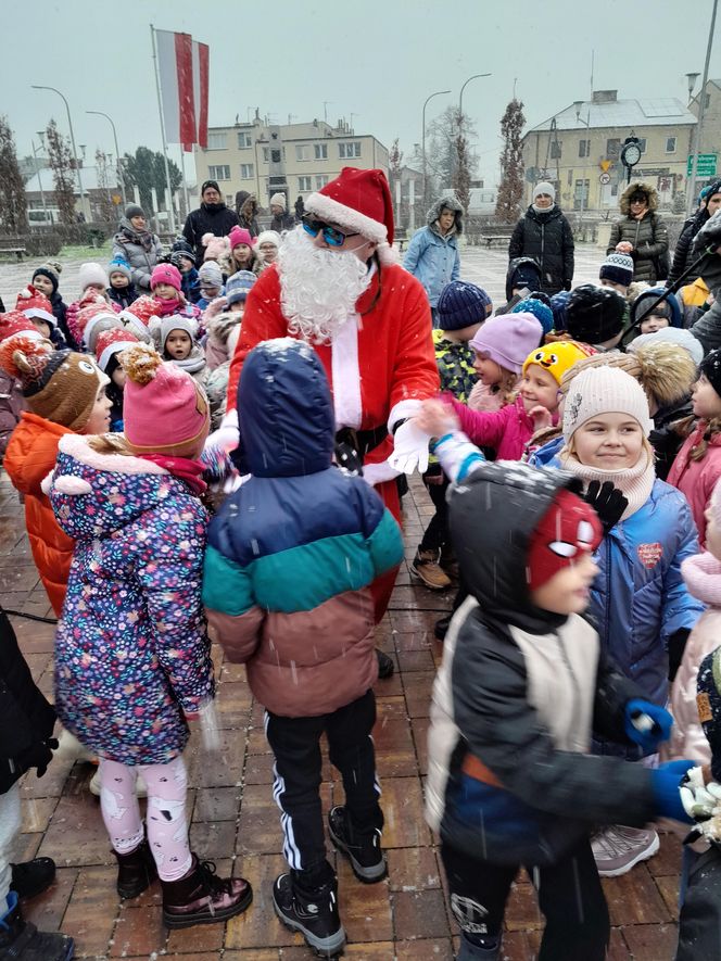 Na rynku w Mordach stanęła choinka