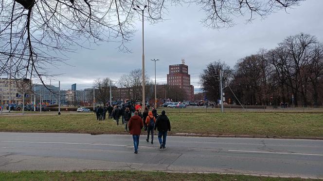 Protest rolników we Wrocławiu. Strajk wymyka się spod kontroli. Urząd Wojewódzki obrzucany jajkami